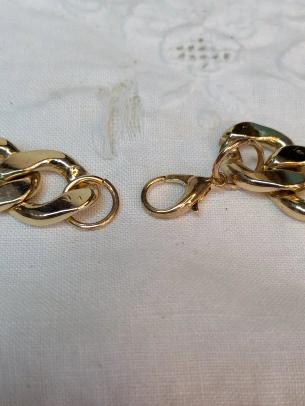 Heavy Gold Tone Curb Chain Necklace – 24